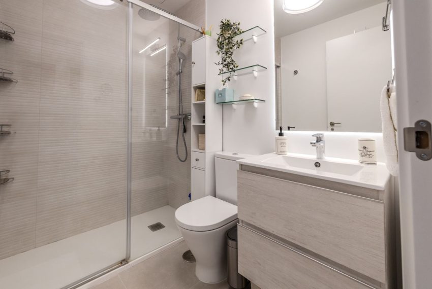 R5079931-Apartment-For-Sale-New-Golden-Mile-Penthouse-2-Beds-75-Built-4