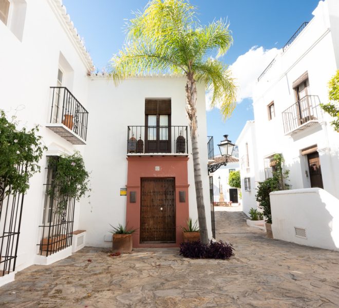 R5080300-Image 1-Terraced - 2 Beds - 210 Built