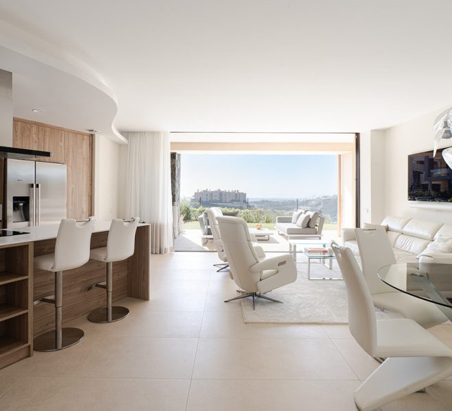 R5081197-Image 1-Middle Floor - 3 Beds - 214 Built