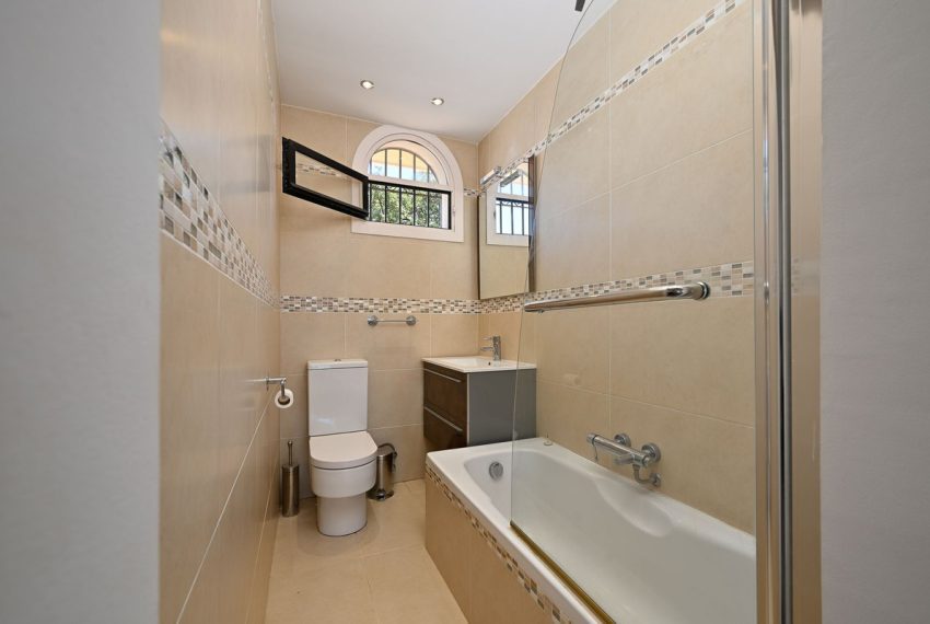 R5083189-Villa-For-Sale-Calahonda-Detached-3-Beds-294-Built-12