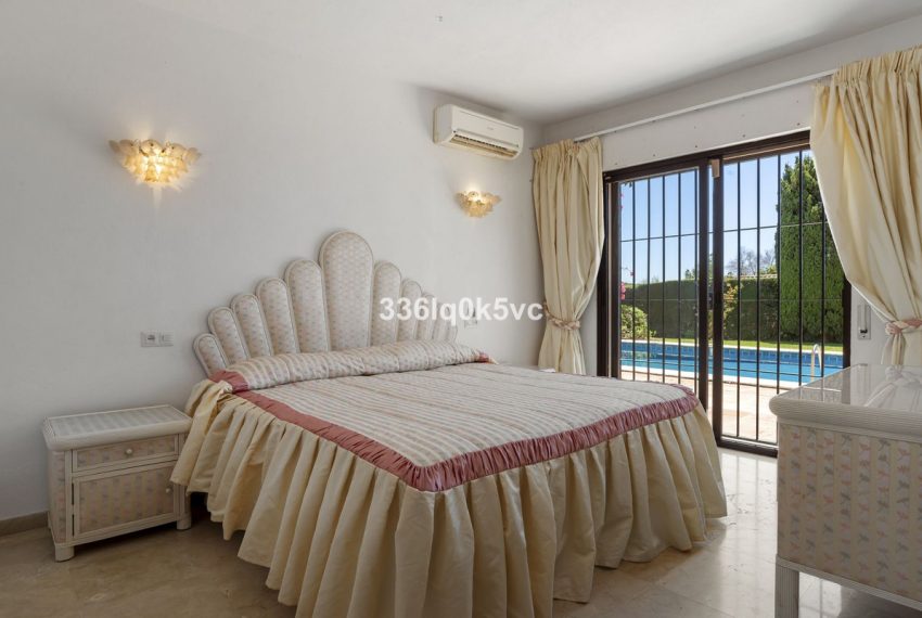 R5083273-Villa-For-Sale-Las-Chapas-Detached-4-Beds-469-Built-12