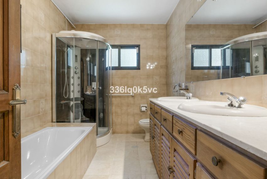 R5083273-Villa-For-Sale-Las-Chapas-Detached-4-Beds-469-Built-18