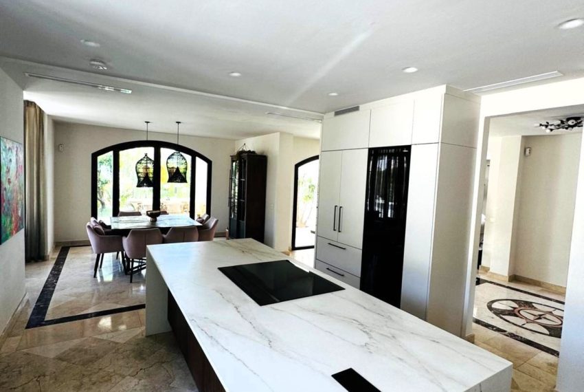 R5103538-Villa-For-Sale-Marbella-Detached-6-Beds-750-Built-14