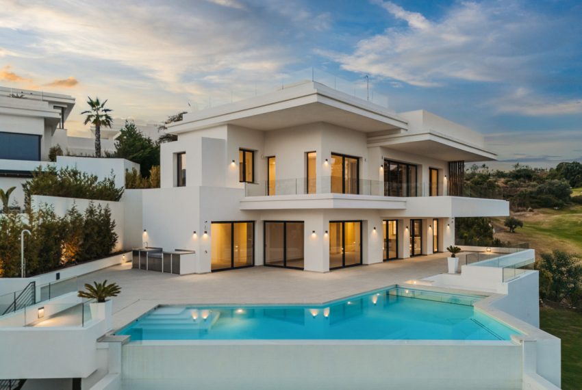 R5103631-Villa-For-Sale-Estepona-Detached-4-Beds-433-Built
