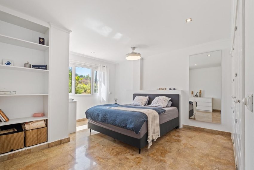 R5104213-Apartment-For-Sale-The-Golden-Mile-Ground-Floor-3-Beds-351-Built-13