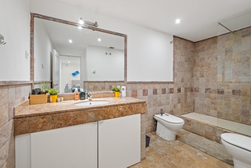 R5104213-Apartment-For-Sale-The-Golden-Mile-Ground-Floor-3-Beds-351-Built-17