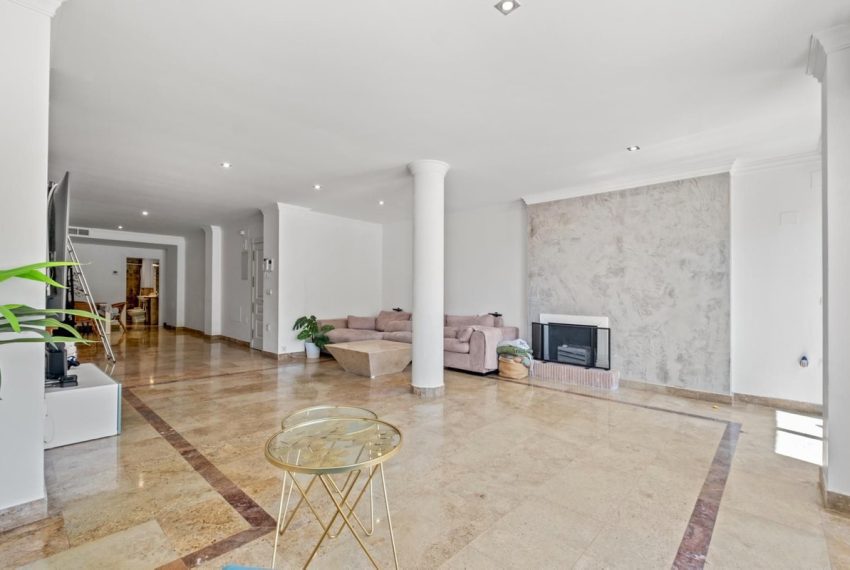 R5104213-Apartment-For-Sale-The-Golden-Mile-Ground-Floor-3-Beds-351-Built-3