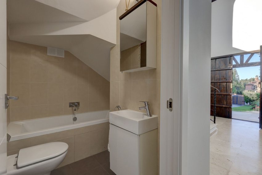 R5104279-Villa-For-Sale-El-Rosario-Detached-5-Beds-326-Built-3