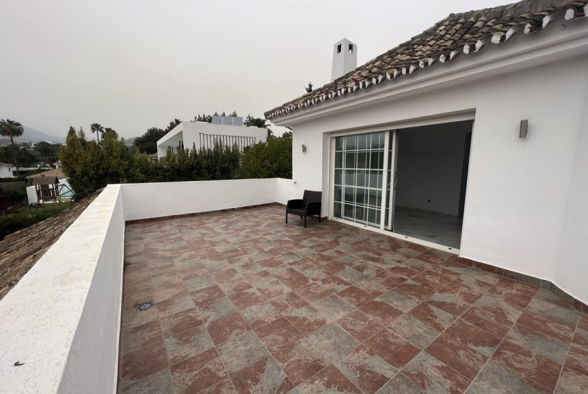 R5105029-Villa-For-Sale-Nueva-Andalucia-Detached-7-Beds-400-Built-5