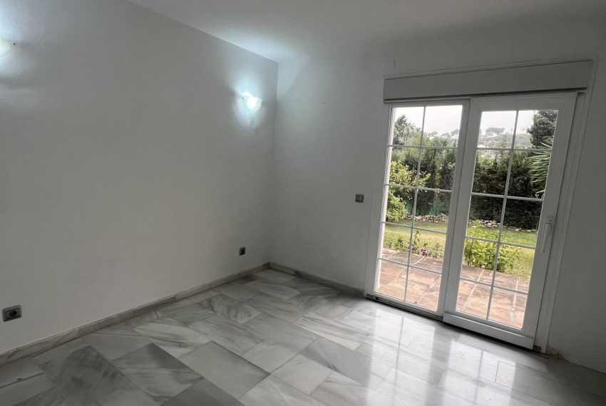 R5105029-Villa-For-Sale-Nueva-Andalucia-Detached-7-Beds-400-Built-6
