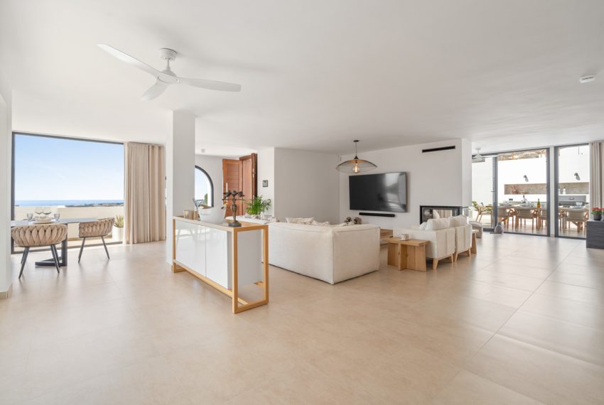 R5105161-Villa-For-Sale-Nueva-Andalucia-Detached-5-Beds-444-Built-4