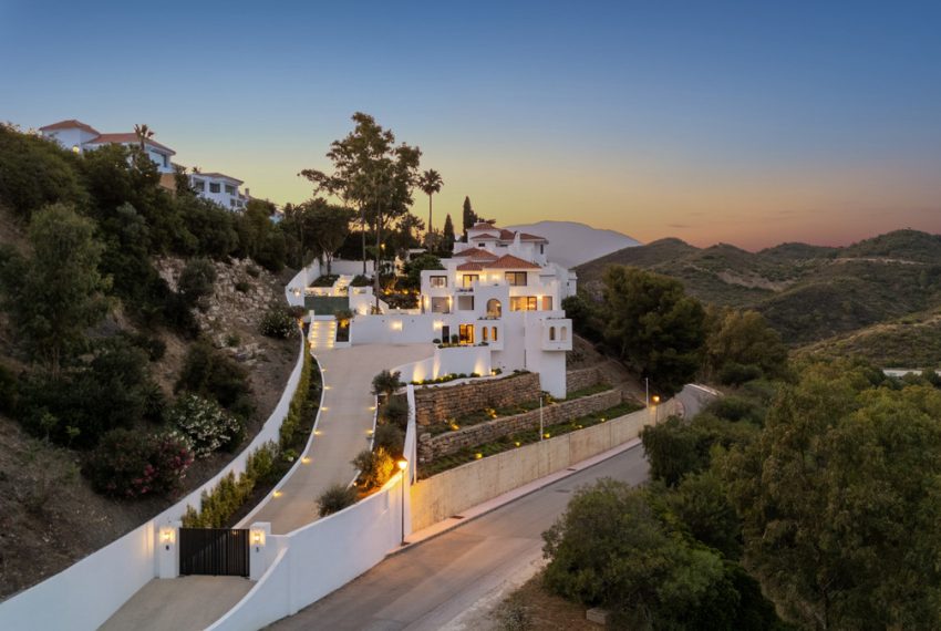 R5105161-Villa-For-Sale-Nueva-Andalucia-Detached-5-Beds-444-Built