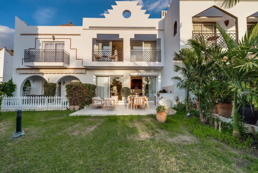 R5105251-Townhouse-For-Sale-Nueva-Andalucia-Terraced-4-Beds-240-Built-5