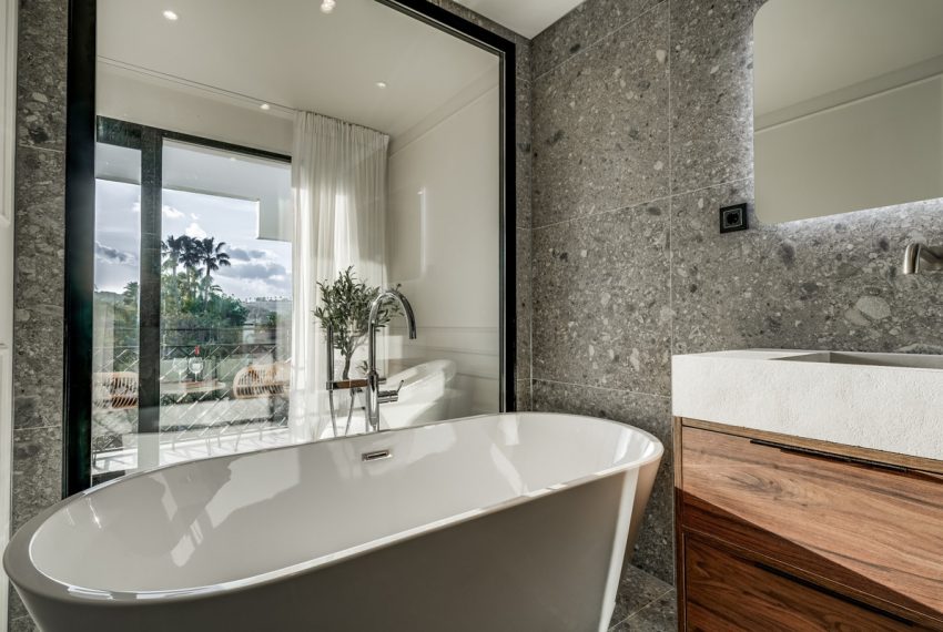 R5105251-Townhouse-For-Sale-Nueva-Andalucia-Terraced-4-Beds-240-Built-7