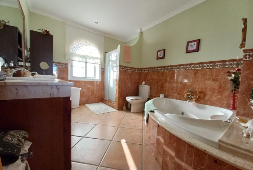 R5107402-Villa-For-Sale-San-Pedro-de-Alcantara-Semi-Detached-5-Beds-404-Built-15