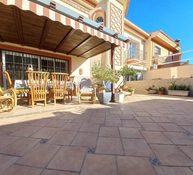 R5107402-Image 1-Semi Detached - 5 Beds - 404 Built