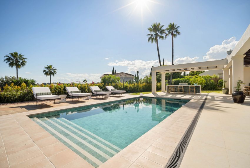 R5108221-Villa-For-Sale-Nueva-Andalucia-Detached-4-Beds-241-Built-2