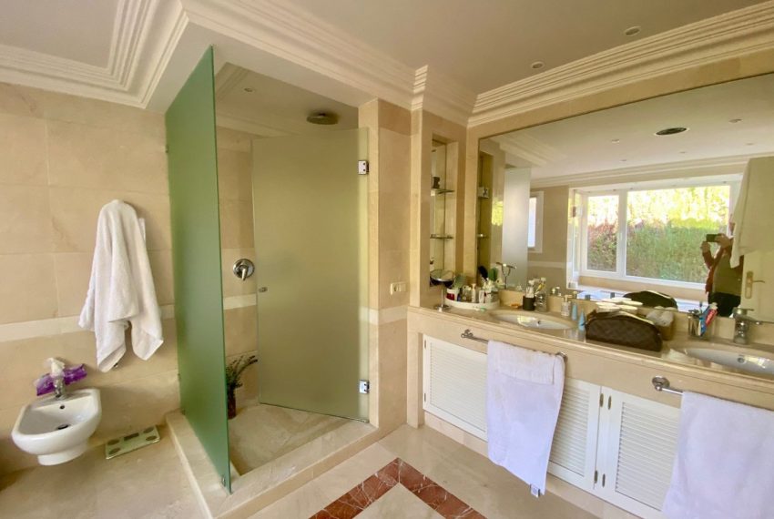 R5108539-Villa-For-Sale-Elviria-Detached-7-Beds-746-Built-11