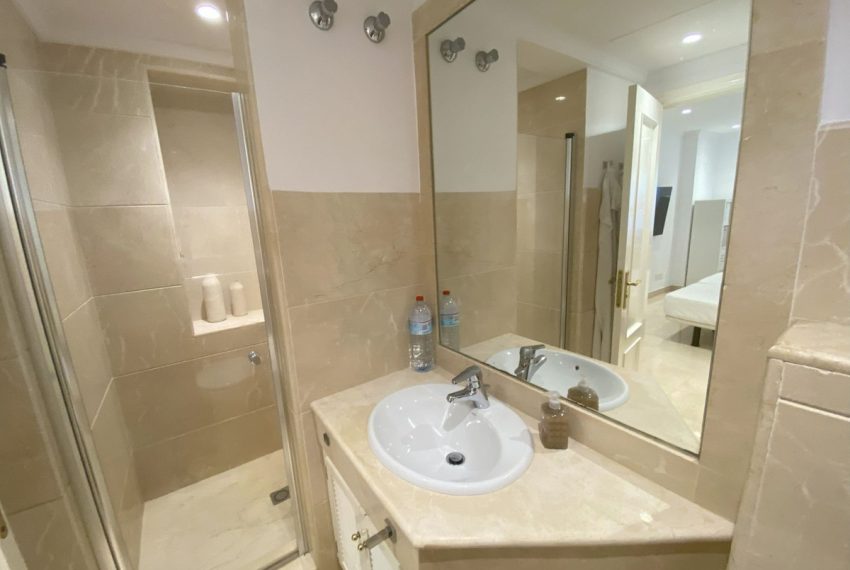 R5108539-Villa-For-Sale-Elviria-Detached-7-Beds-746-Built-16