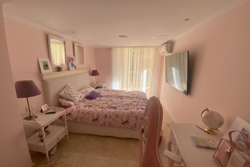 R5108539-Villa-For-Sale-Elviria-Detached-7-Beds-746-Built-17