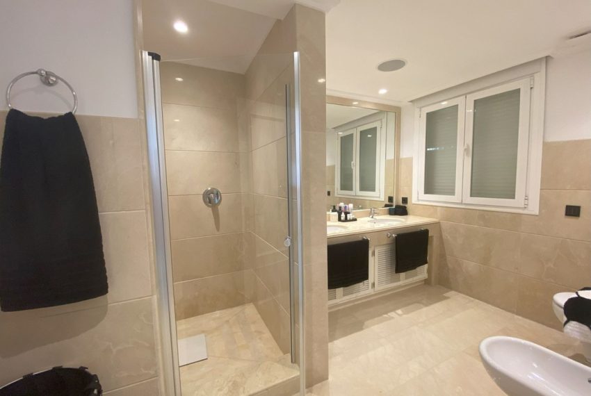 R5108539-Villa-For-Sale-Elviria-Detached-7-Beds-746-Built-19