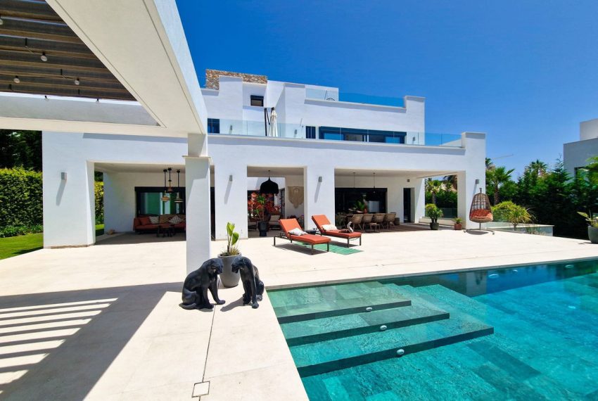 R5109376-Villa-For-Sale-Marbella-Detached-5-Beds-552-Built-1