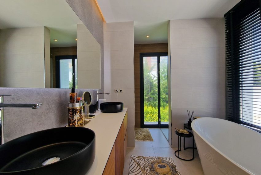 R5109376-Villa-For-Sale-Marbella-Detached-5-Beds-552-Built-13