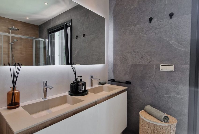 R5109376-Villa-For-Sale-Marbella-Detached-5-Beds-552-Built-15