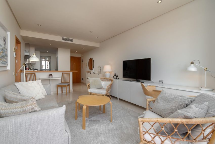 R5110213-Apartment-For-Sale-New-Golden-Mile-Penthouse-1-Beds-73-Built-6