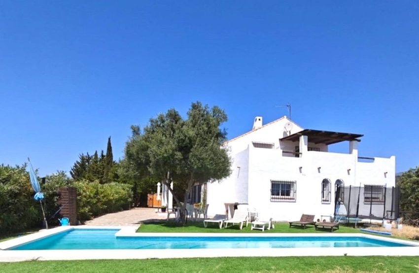 R5110627-Villa-For-Sale-Estepona-Detached-4-Beds-274-Built