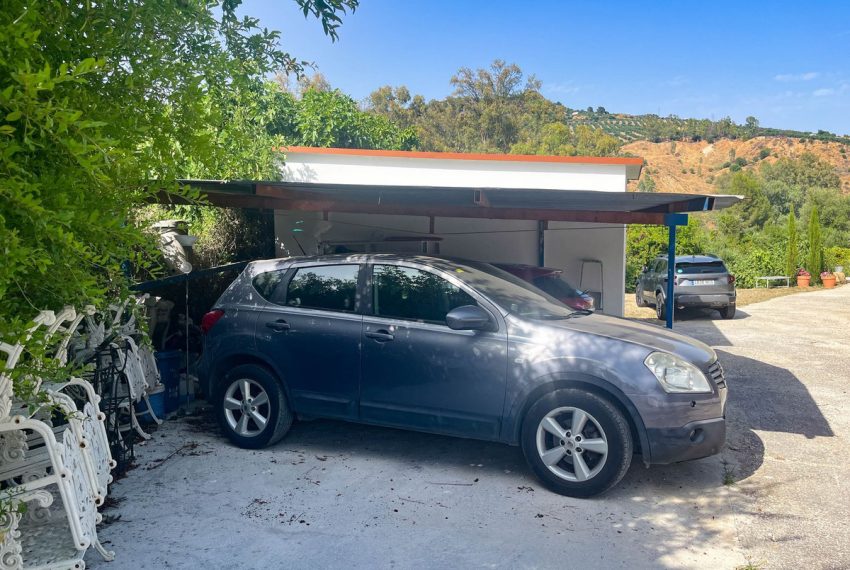 R5110768-Villa-For-Sale-Guaro-Finca-4-Beds-120-Built-2