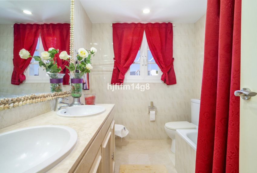 R5110927-Townhouse-For-Sale-Nueva-Andalucia-Terraced-3-Beds-154-Built-19