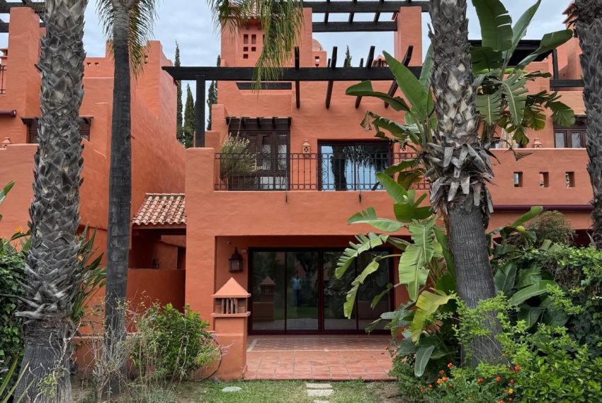 R5111350-Townhouse-For-Sale-The-Golden-Mile-Semi-Detached-4-Beds-323-Built
