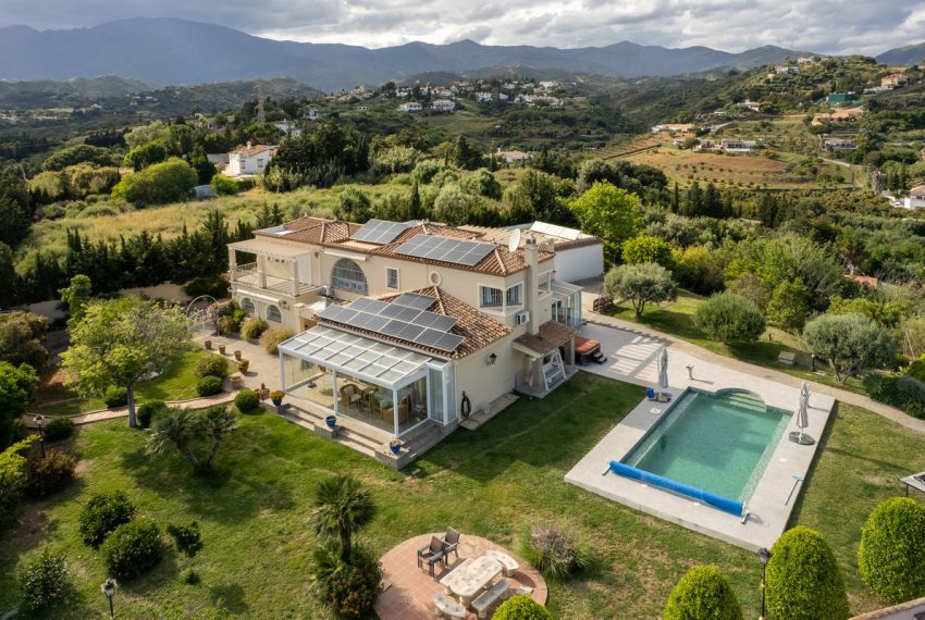 R5111377-Villa-For-Sale-Estepona-Detached-4-Beds-266-Built-1