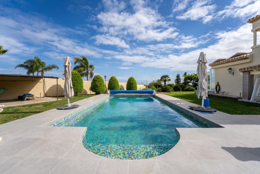 R5111377-Villa-For-Sale-Estepona-Detached-4-Beds-266-Built-2