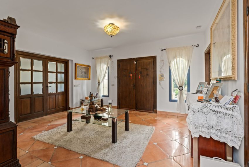 R5111377-Villa-For-Sale-Estepona-Detached-4-Beds-266-Built-4