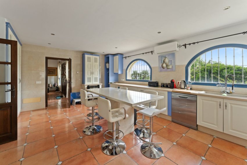 R5111377-Villa-For-Sale-Estepona-Detached-4-Beds-266-Built-5