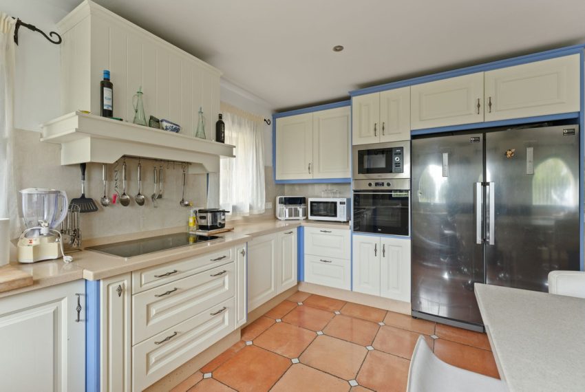 R5111377-Villa-For-Sale-Estepona-Detached-4-Beds-266-Built-7