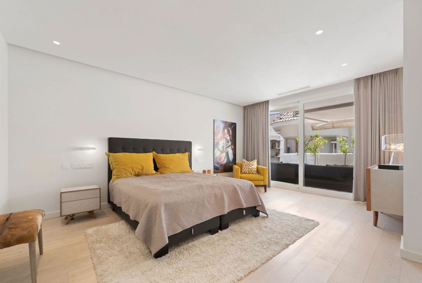 R5111887-Apartment-For-Sale-Nueva-Andalucia-Duplex-4-Beds-232-Built-13