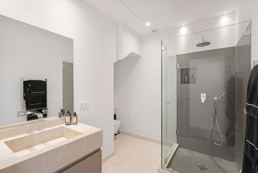 R5111887-Apartment-For-Sale-Nueva-Andalucia-Duplex-4-Beds-232-Built-17