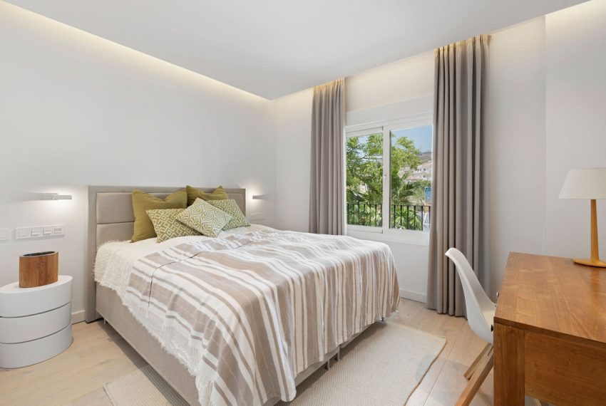 R5111887-Apartment-For-Sale-Nueva-Andalucia-Duplex-4-Beds-232-Built-18