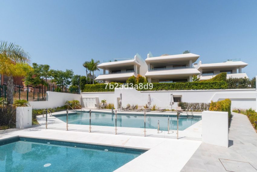 R5115577-Villa-For-Sale-Nueva-Andalucia-Detached-3-Beds-665-Built-2