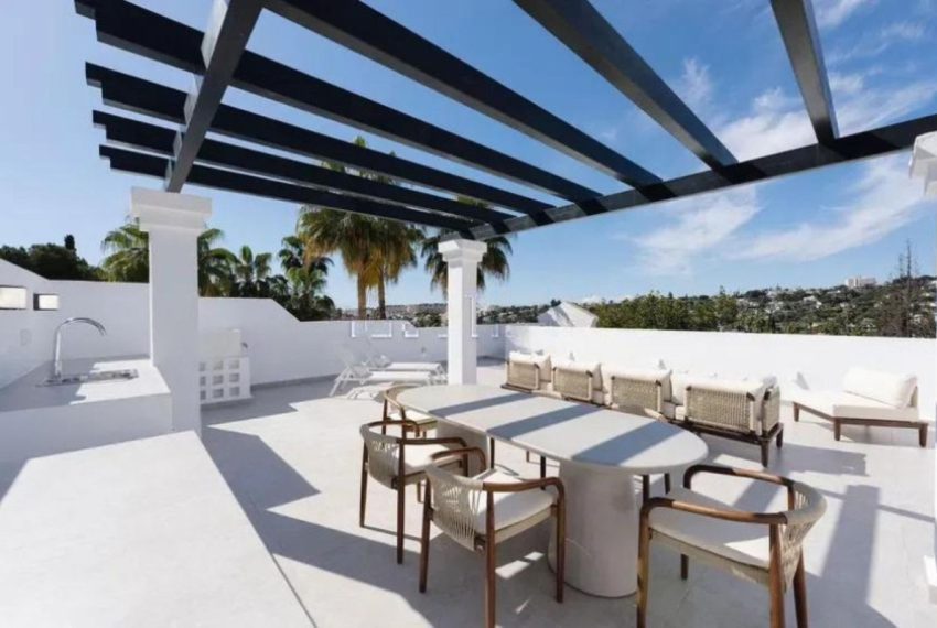 R5116408-Apartment-For-Sale-Aloha-Penthouse-Duplex-3-Beds-129-Built-1