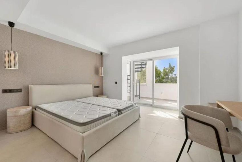 R5116408-Apartment-For-Sale-Aloha-Penthouse-Duplex-3-Beds-129-Built-6