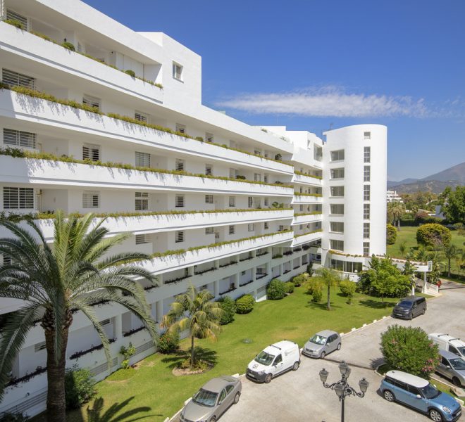 R5117146-Image 1-Middle Floor - 3 Beds - 166 Built