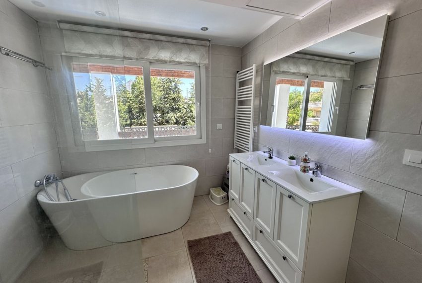 R5119975-Villa-For-Sale-Marbella-Detached-3-Beds-138-Built-12