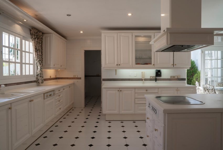 R5120155-Villa-For-Sale-El-Paraiso-Detached-4-Beds-589-Built-14