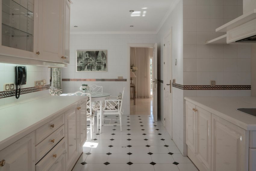 R5120155-Villa-For-Sale-El-Paraiso-Detached-4-Beds-589-Built-15