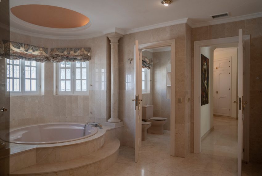 R5120155-Villa-For-Sale-El-Paraiso-Detached-4-Beds-589-Built-18