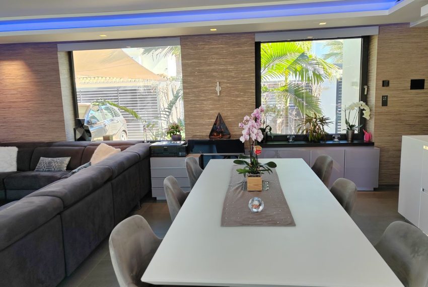 R5120677-Villa-For-Sale-Las-Chapas-Detached-4-Beds-360-Built-11